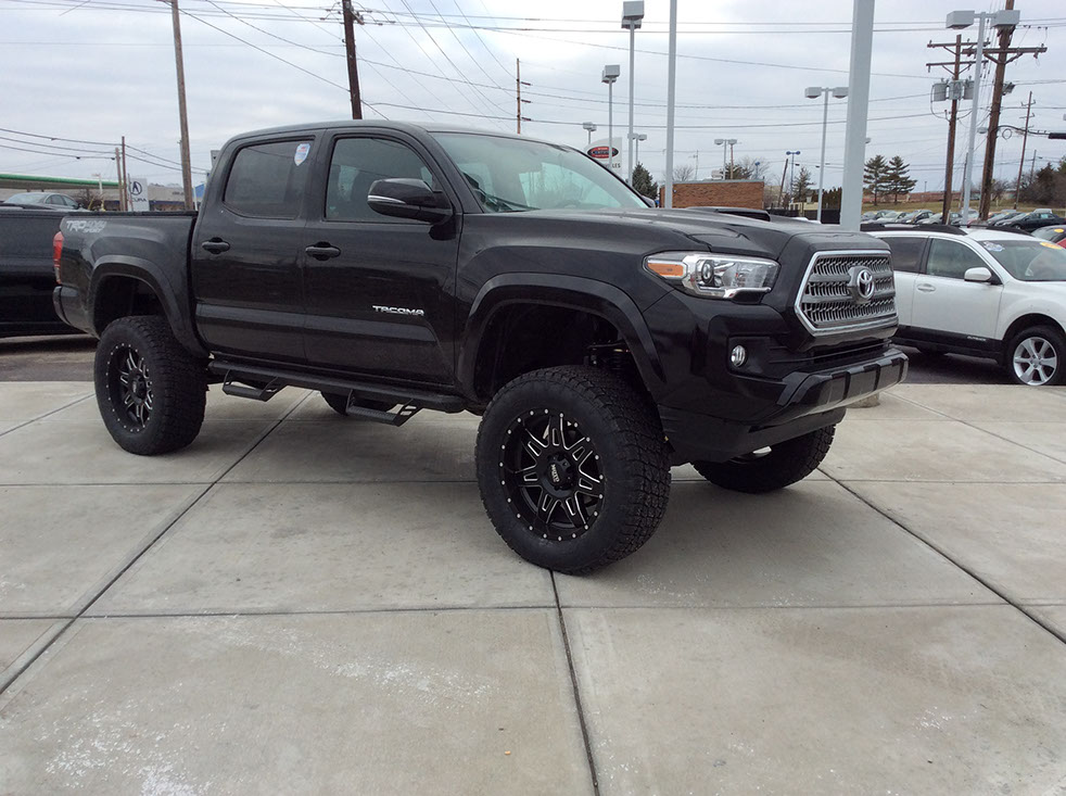 TOYOTA TACOMA