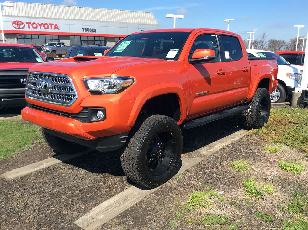 TOYOTA TACOMA