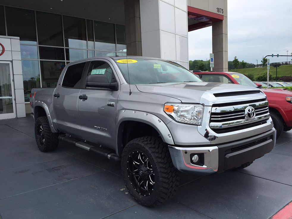 TOYOTA TUNDRA