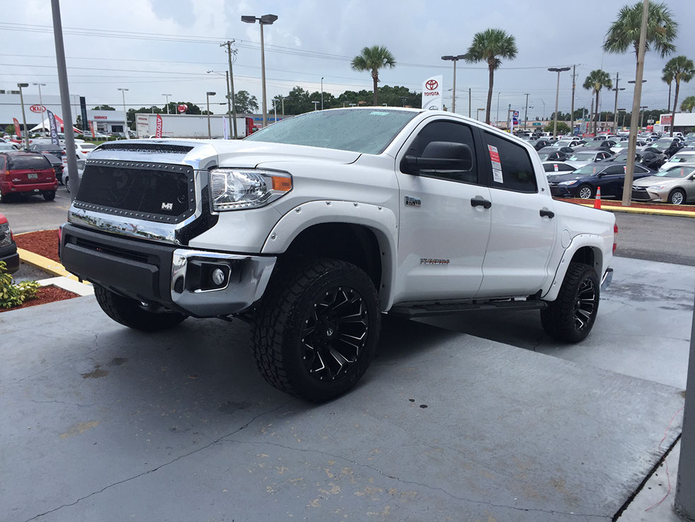 TOYOTA TUNDRA